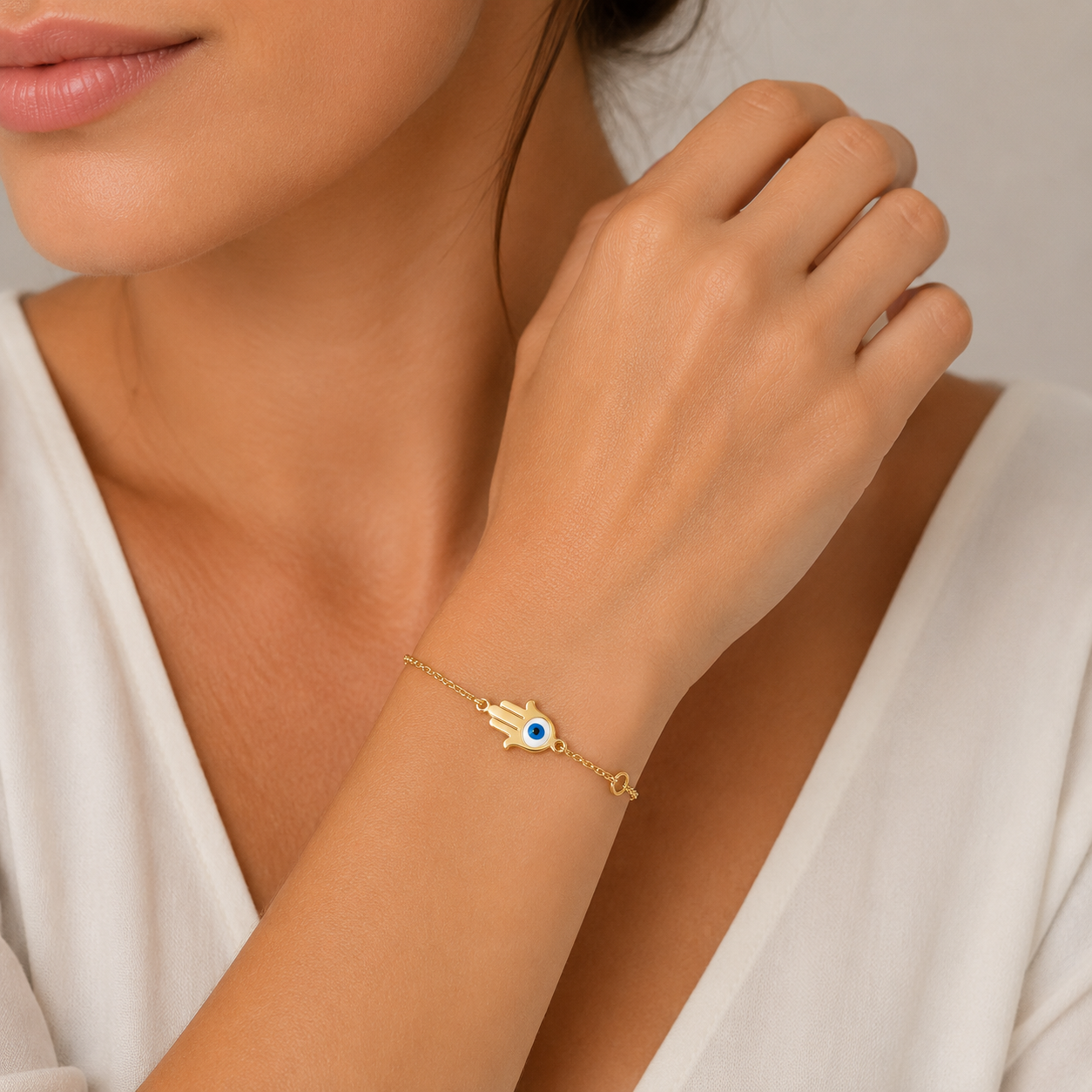 18K Gold Hamsa Bracelet with Evil Eye – Protection & Elegance